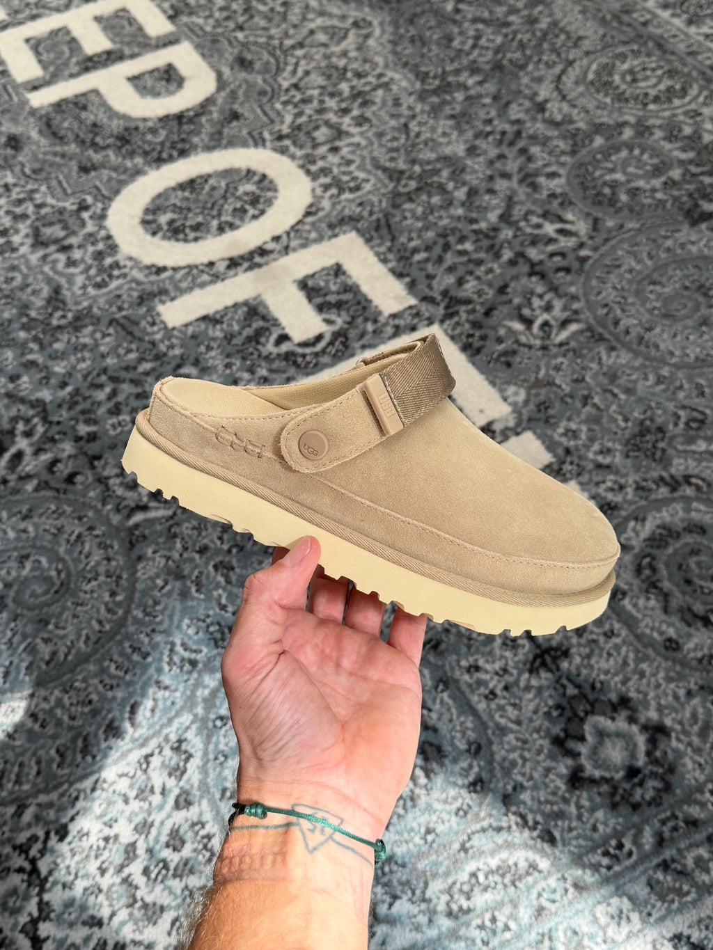 UGG Goldenstar Clog Sand Damen
