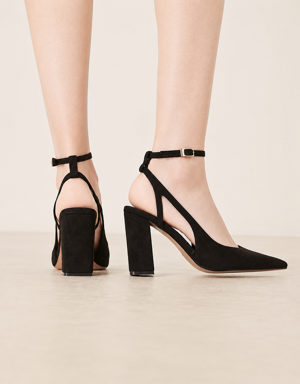 Elegante schwarze Damen Pumps mit Knöchelriemen Seitenansicht