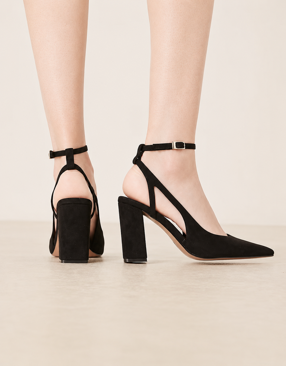 Elegante schwarze Damen Pumps mit Knöchelriemen Seitenansicht