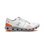 On Running Cloud X 3 in modernem Design für anspruchsvolle Workouts.