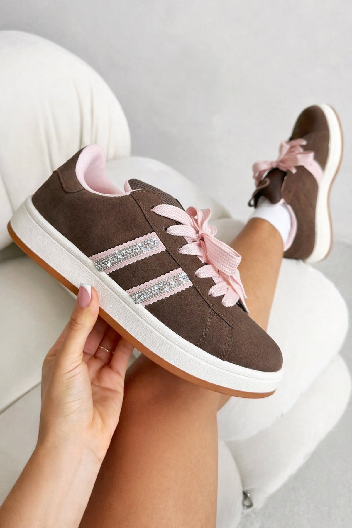 Freizeitschuhe Braun mit Kristallverzierung