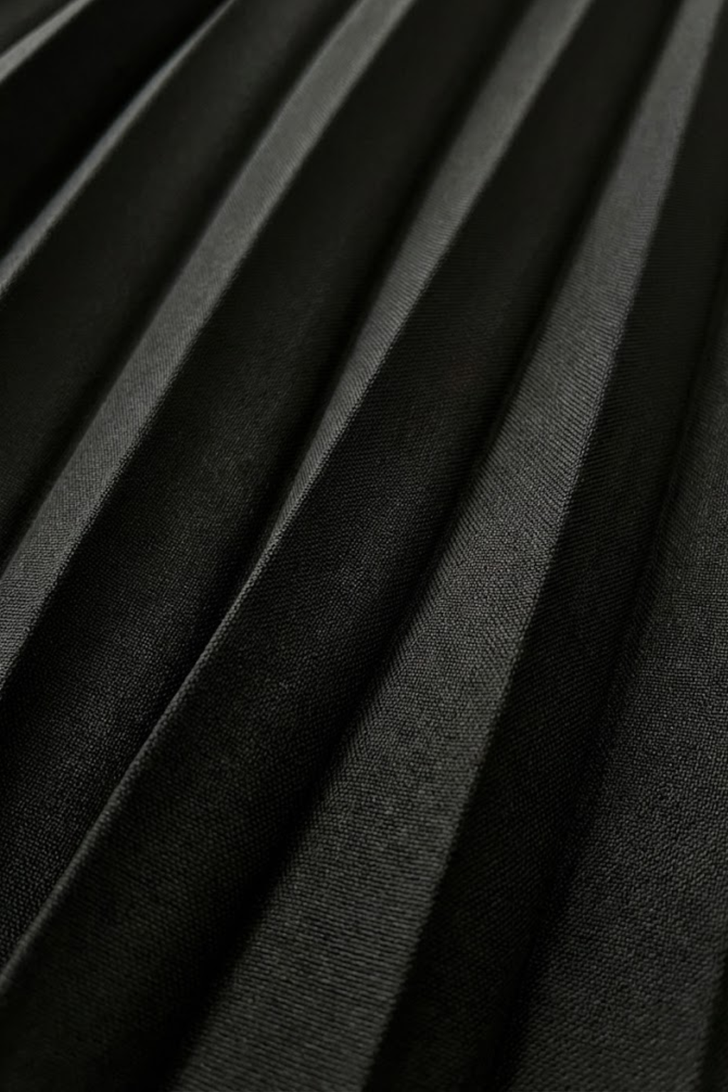 Elegantes gefaltetes Set für Frauen in Schwarz, perfekt für jeden Anlass. 4