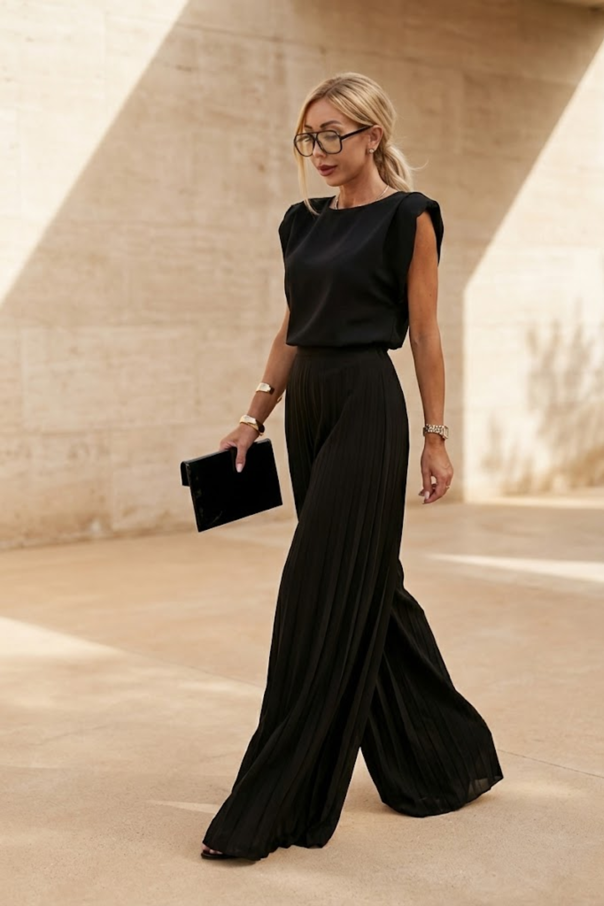 Elegantes gefaltetes Set für Frauen in Schwarz, perfekt für jeden Anlass. 5