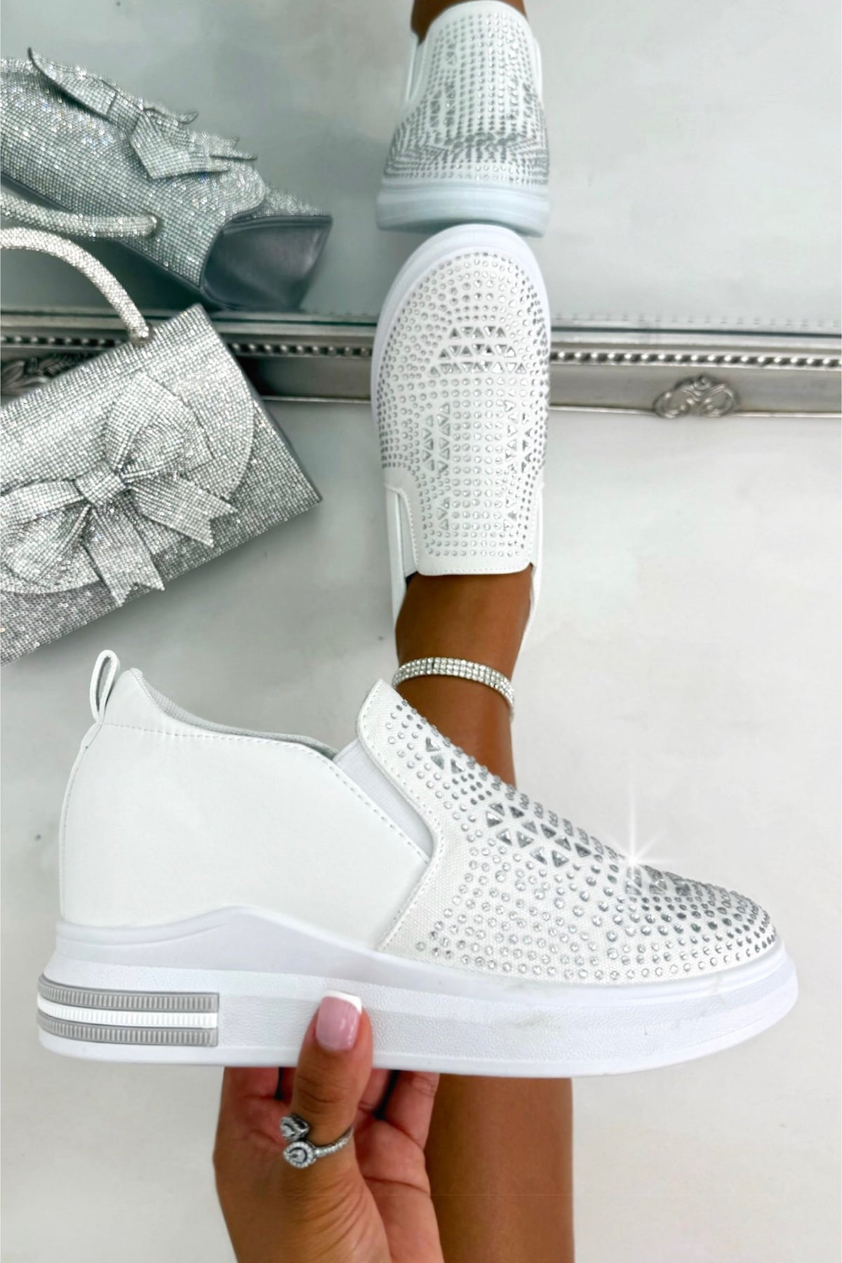 Damen Sneaker Weiß mit Kristallverzierung 2
