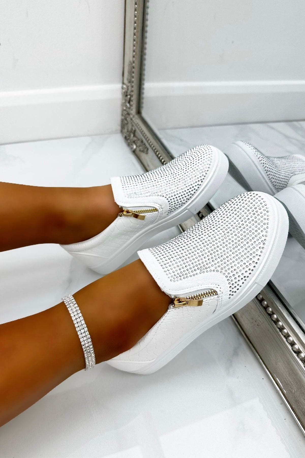 Elegante Kristall-Slipper in Weiß 3
