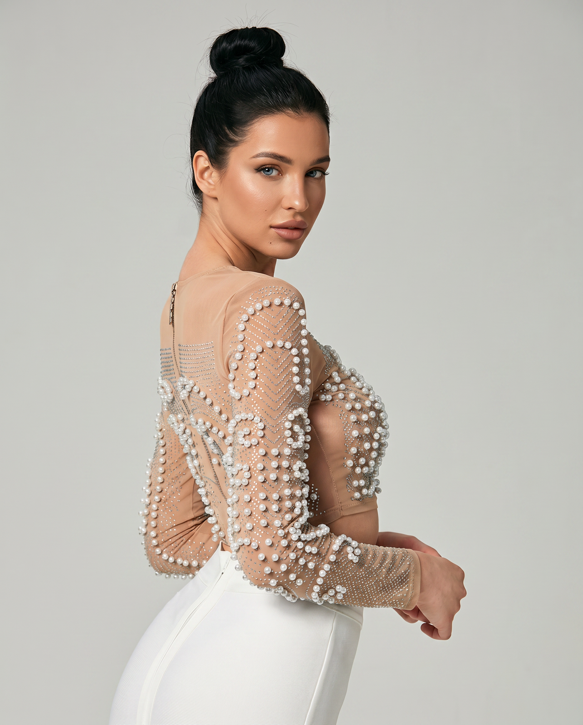 Elegantes perlenverziertes Midi Set für Frauen, ideal für besondere Anlässe. 3