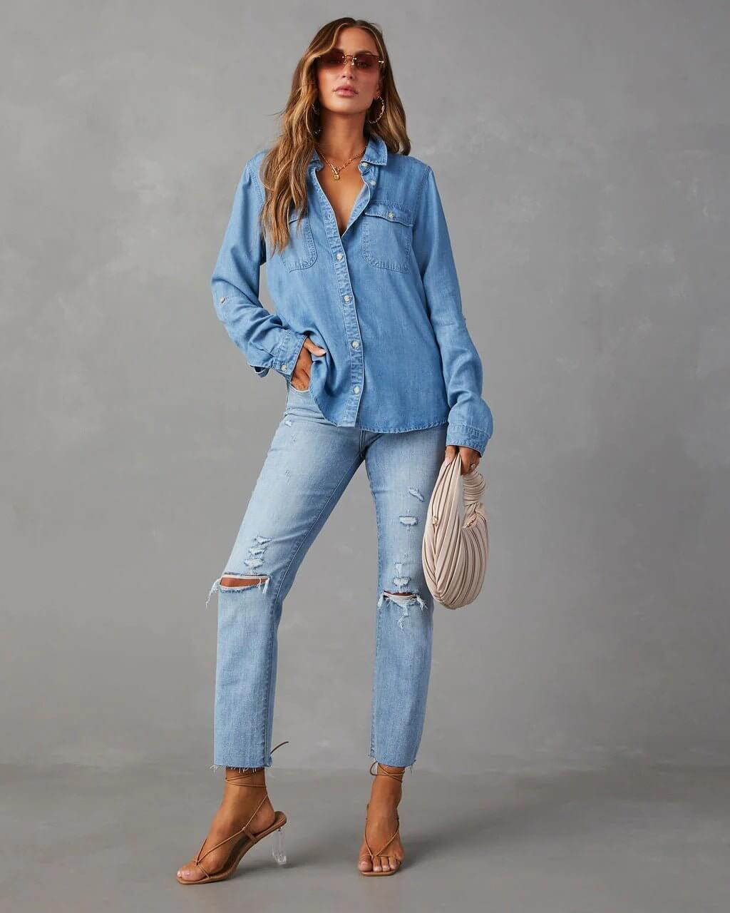 Bequemes lässiges Denim Hemd für Frauen in Blau. 3