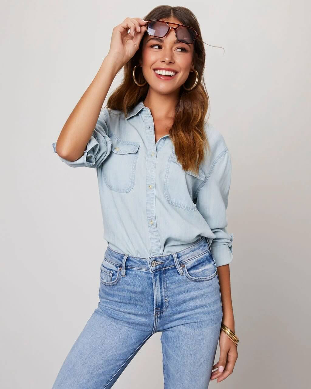 Bequemes lässiges Denim Hemd für Frauen in Blau. 8