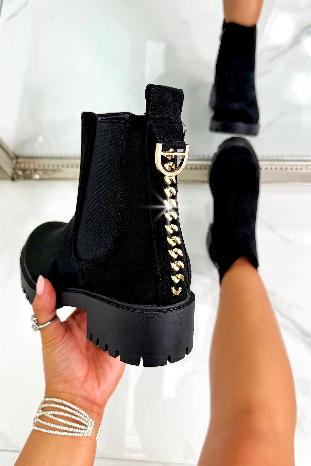 Glitzernde Chainstorm Stiefel in Schwarz mit Ketten-Schnürung