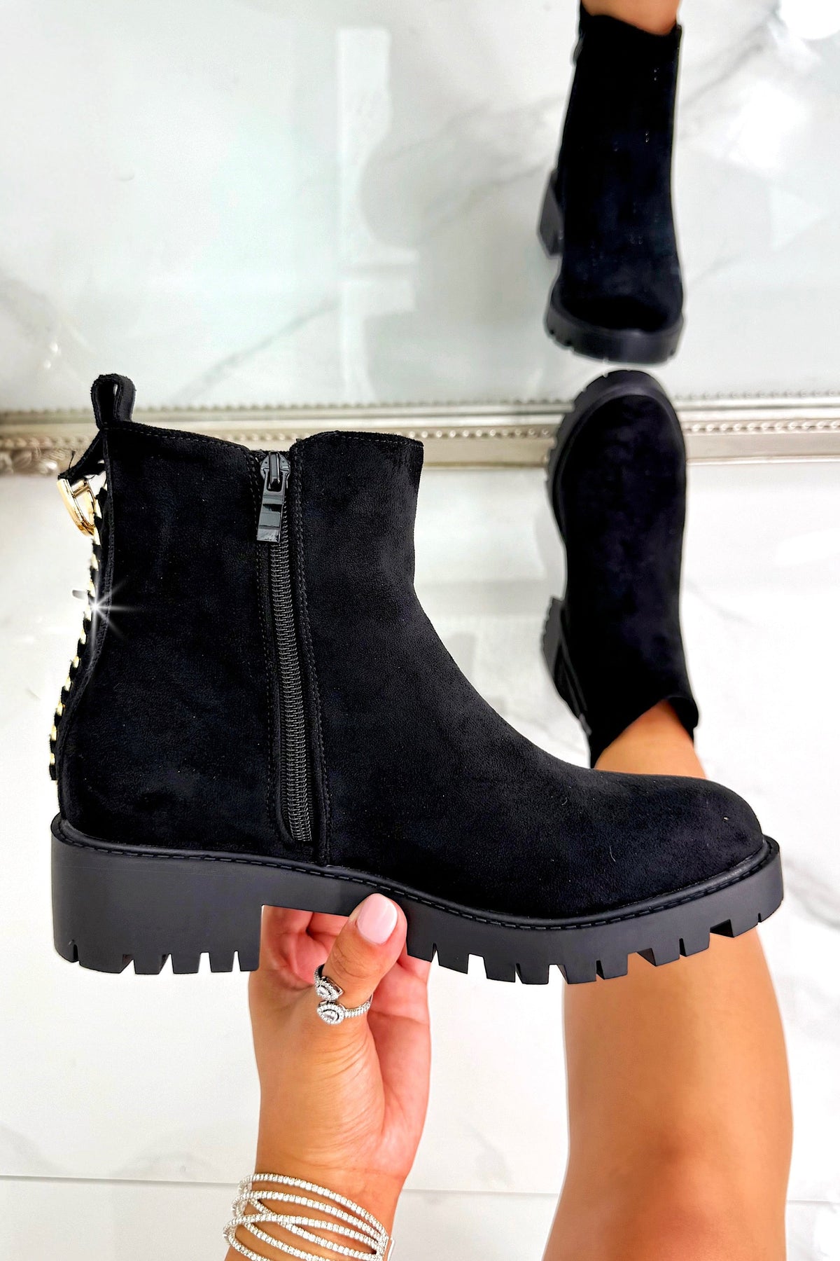 Glitzernde Chainstorm Stiefel in Schwarz mit Ketten-Schnürung 2