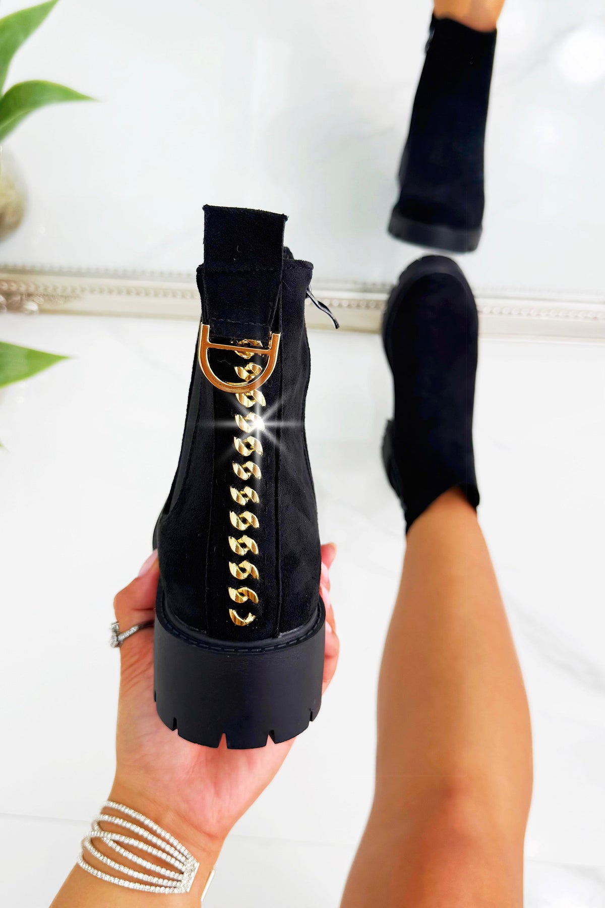 Glitzernde Chainstorm Stiefel in Schwarz mit Ketten-Schnürung 3
