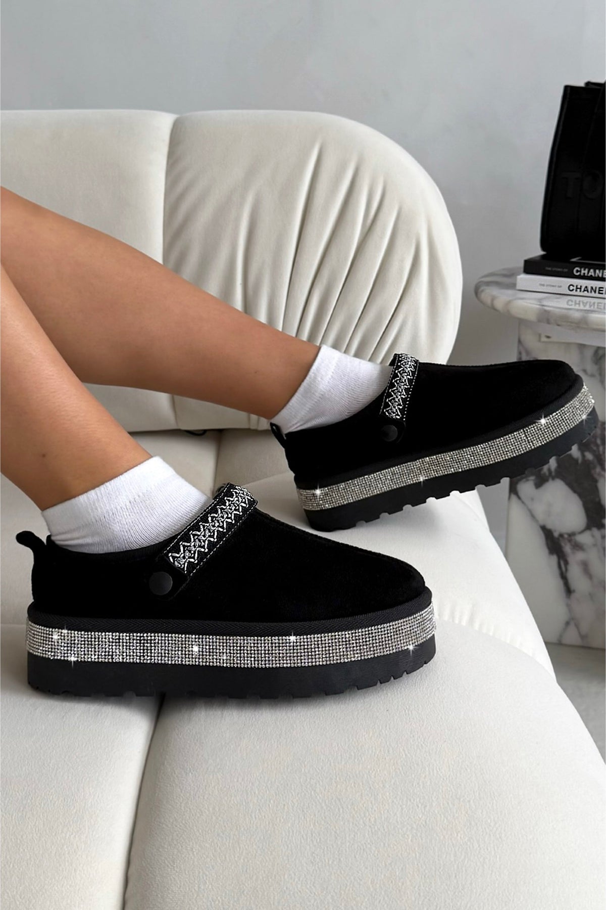 Glitzernde Kristall Diamantkante Plattform Clogs in Schwarz für Damen.