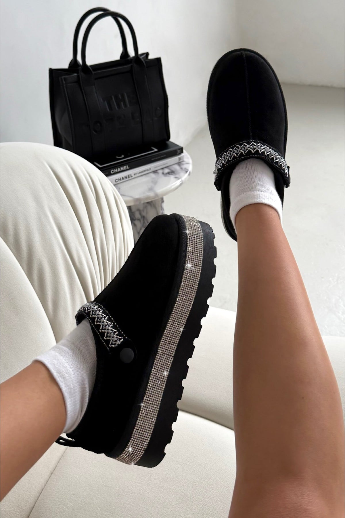 Glitzernde Kristall Diamantkante Plattform Clogs in Schwarz für Damen. 2