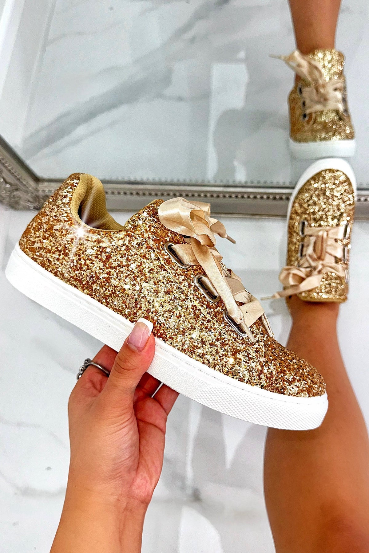Glitzernde Schnürschuhe in Gold für Damen 4