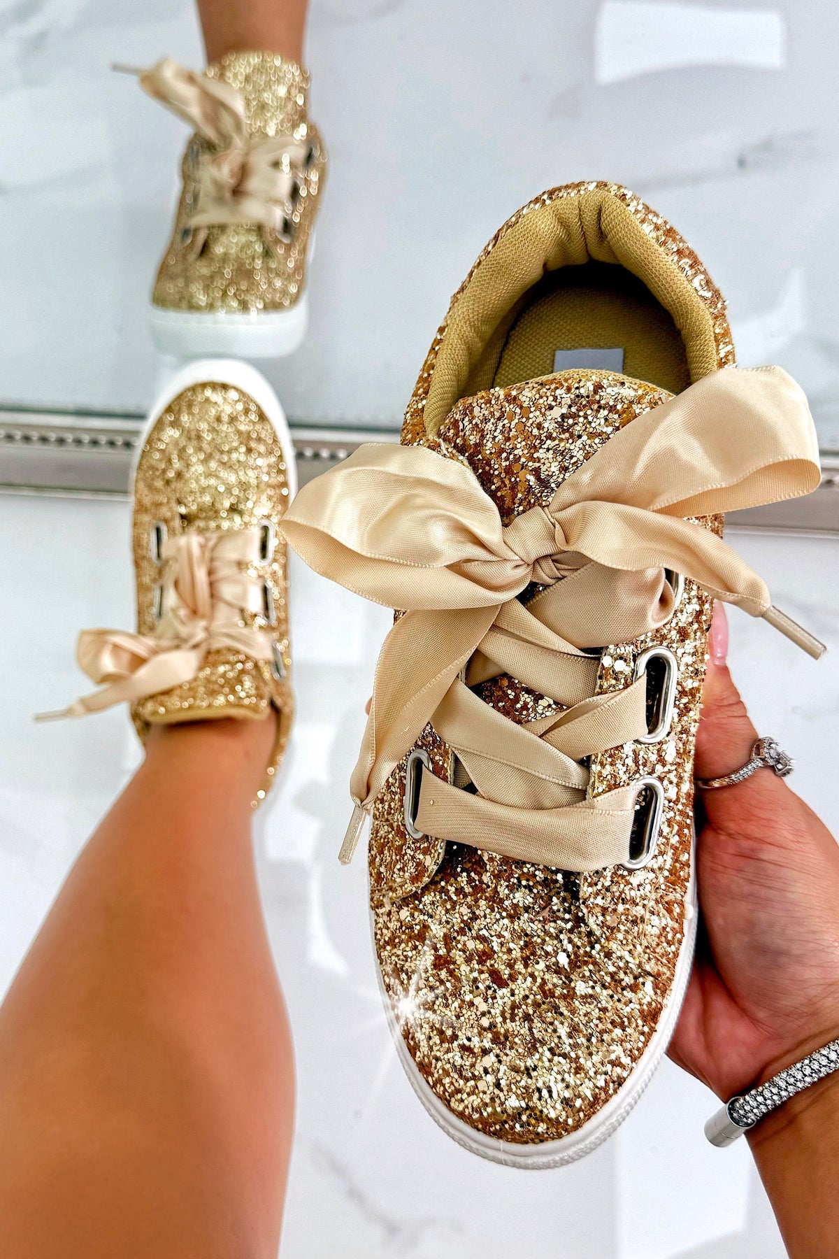 Glitzernde Schnürschuhe in Gold für Damen 5