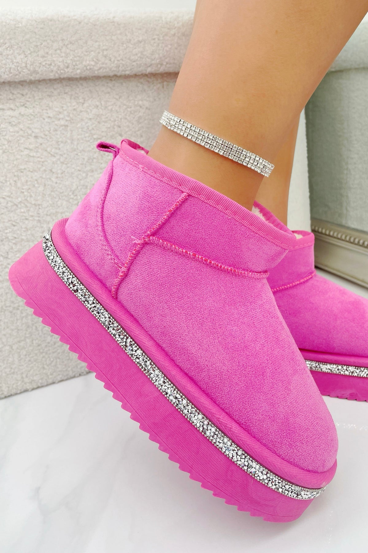 Glitzernde Trim Plattform Ultra Mini Snugg Boots in Hot Pink 3