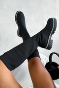 Glitzernde wadenhohe Stiefel in Schwarz, ideal für Herbst und Winter.