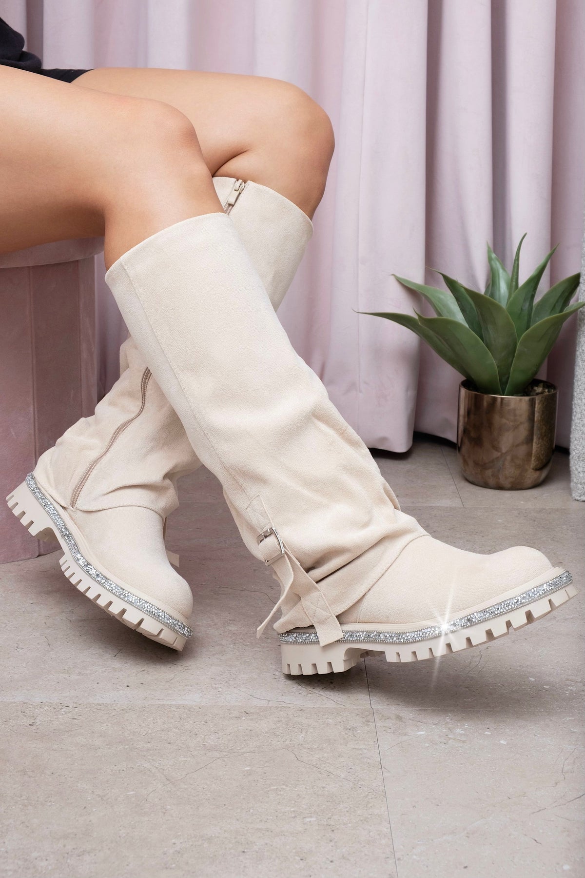 Kristallbesatz Wild Obsession Knöchelhohe Stiefel in Nude 3
