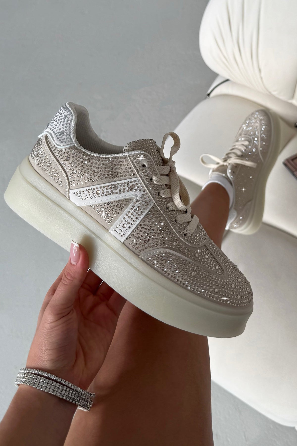 Sneaker Beige mit Strass