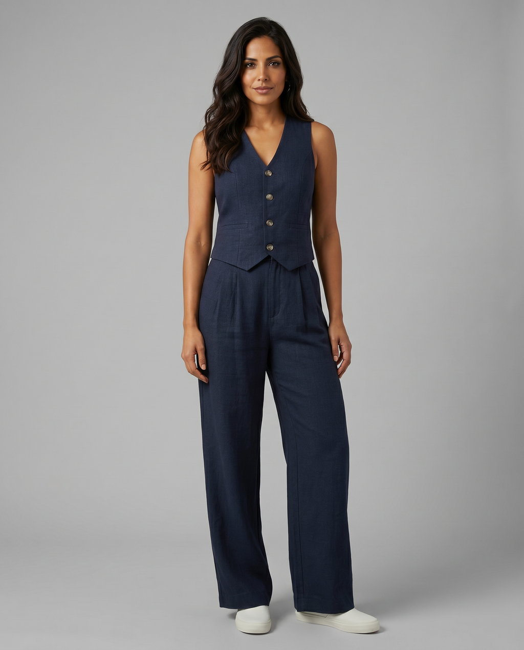 Elegantes Leinen Co-Ord Set für Frauen mit Weste und weit geschnittenen Hosen.