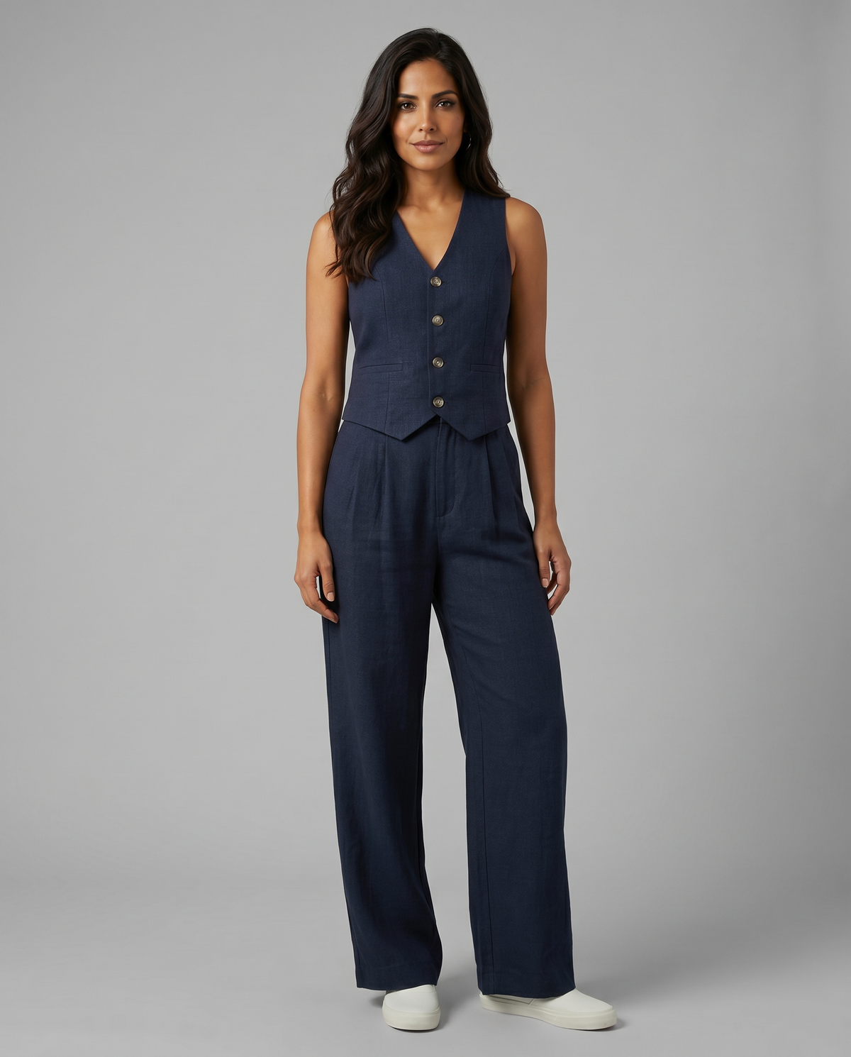 Elegantes Leinen Co-Ord Set für Frauen mit Weste und weit geschnittenen Hosen.