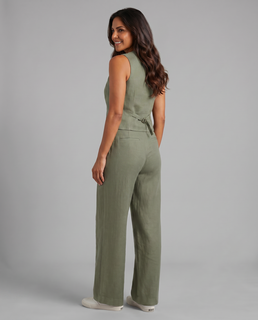Elegantes Leinen Co-Ord Set für Frauen mit Weste und weit geschnittenen Hosen. 17
