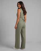 Elegantes Leinen Co-Ord Set für Frauen mit Weste und weit geschnittenen Hosen. 17