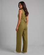 Elegantes Leinen Co-Ord Set für Frauen mit Weste und weit geschnittenen Hosen. 5