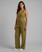 Elegantes Leinen Co-Ord Set für Frauen mit Weste und weit geschnittenen Hosen. 6
