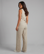 Elegantes Leinen Co-Ord Set für Frauen mit Weste und weit geschnittenen Hosen. 8