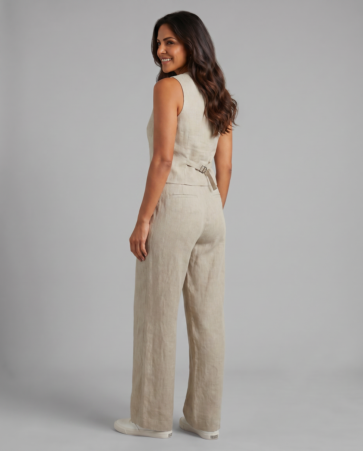 Elegantes Leinen Co-Ord Set für Frauen mit Weste und weit geschnittenen Hosen. 8