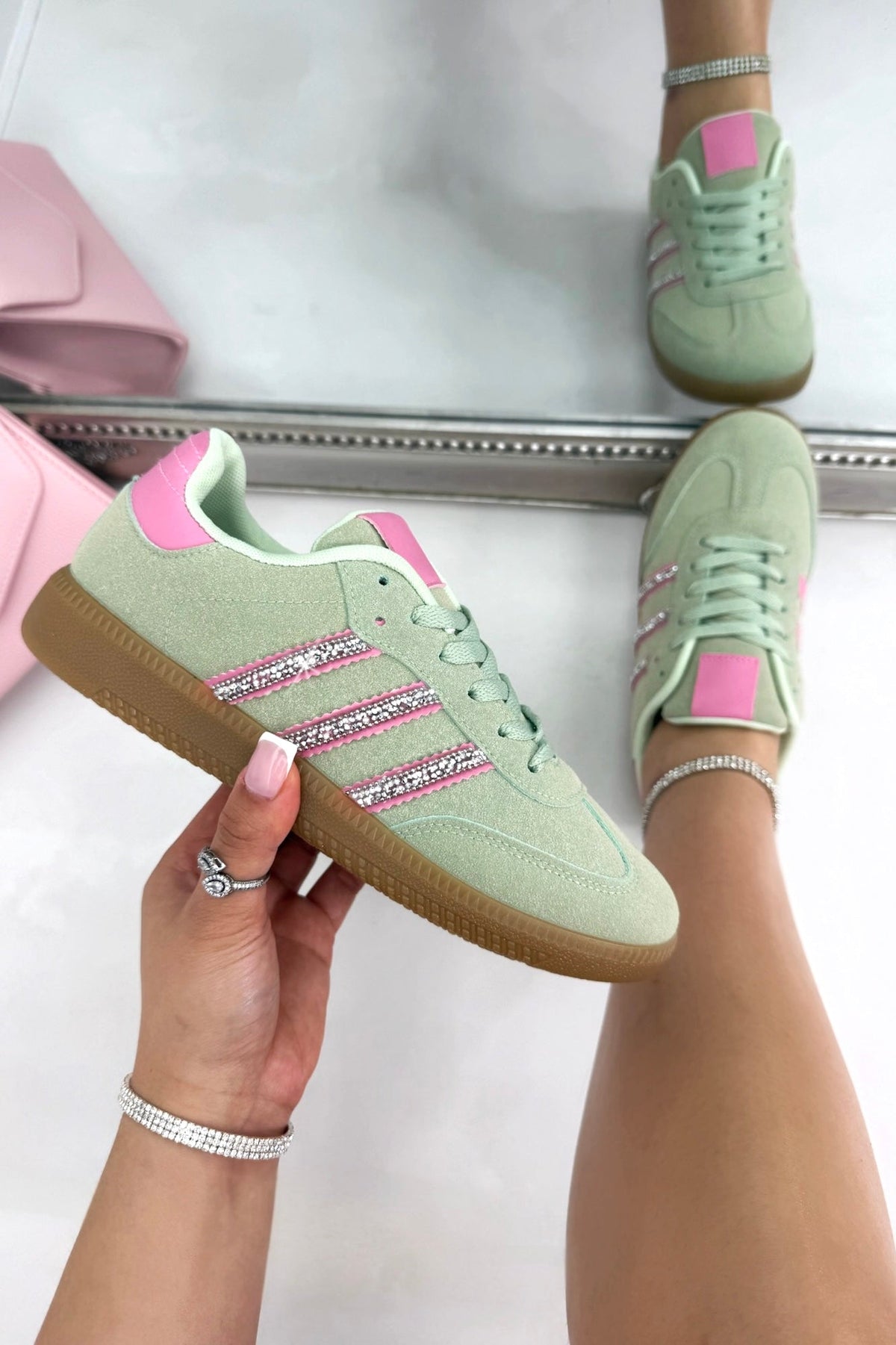 Damen Sneaker Grün mit Kristallstreifen 2