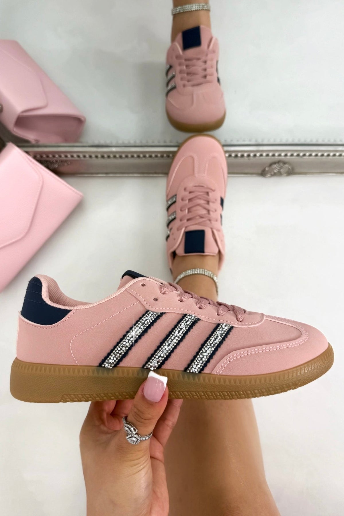 Turnschuhe Pink mit Kristalldetails