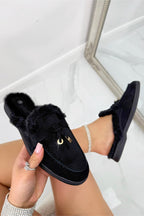 Bequeme Samte Clogs Mules in Schwarz mit Kunstfell-Fütterung. 3