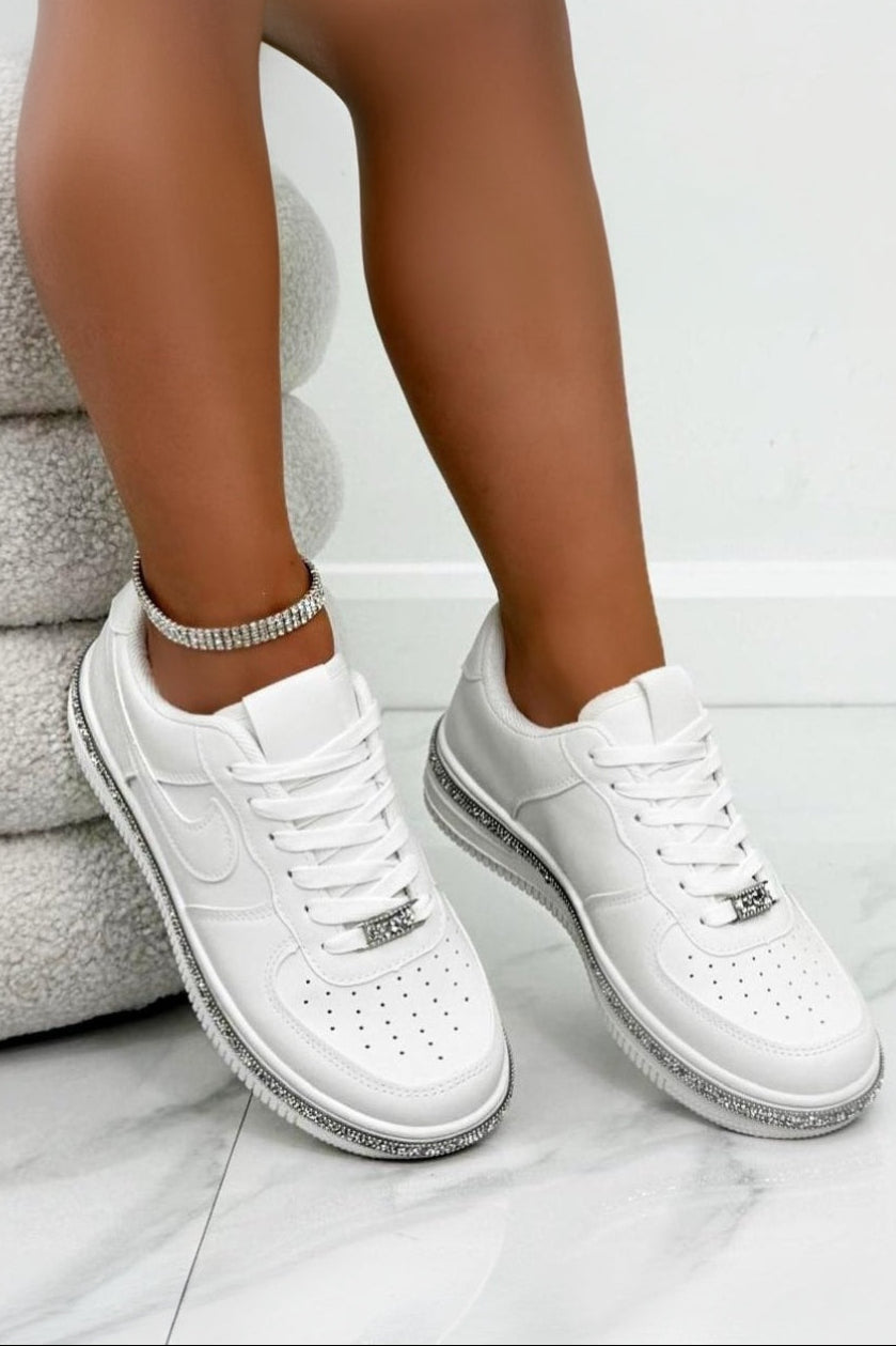 Sportliche Sneaker Weiß mit Kristallbesatz 2