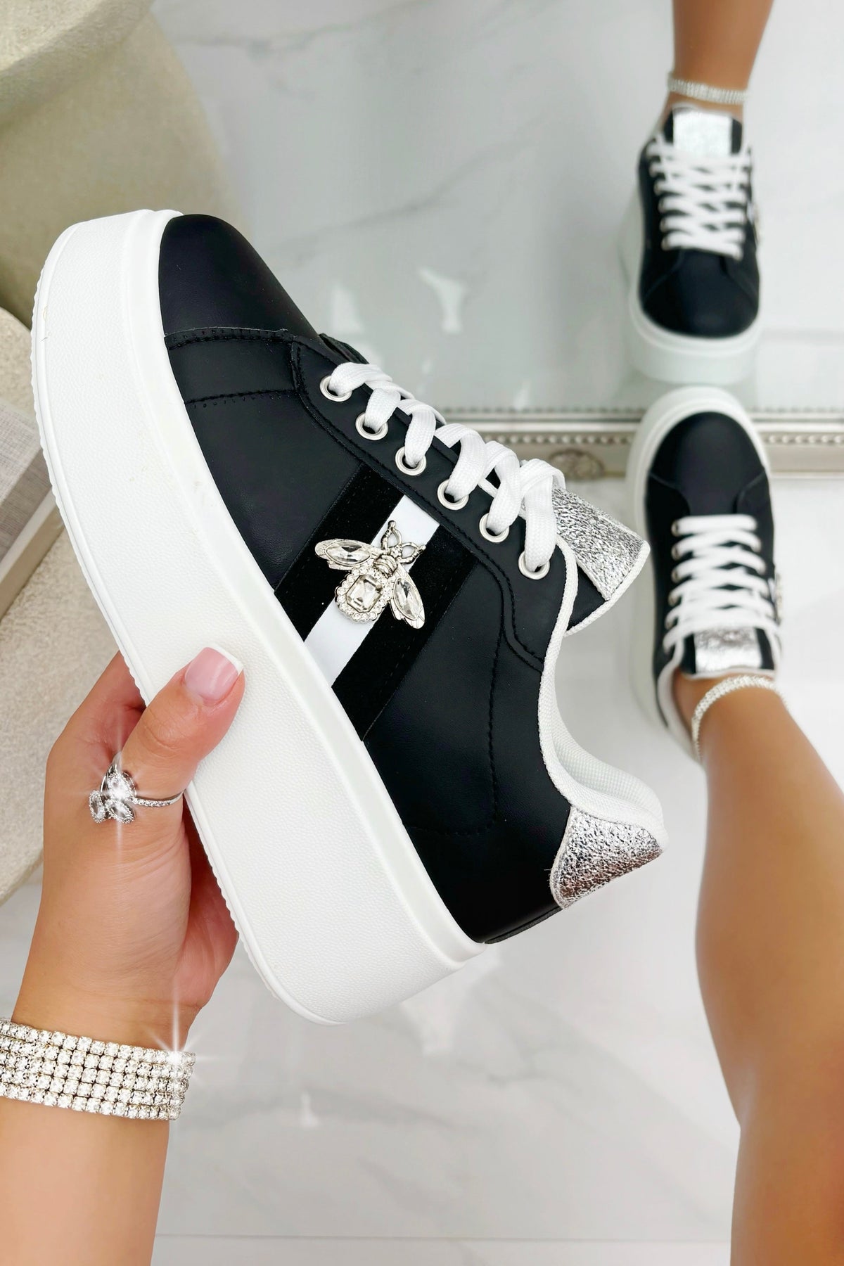 Chunky Sneaker in Schwarz mit Kristallverzierung 3
