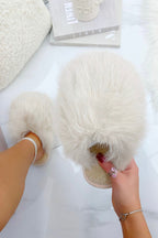 Flauschige Hausschuhe in Creme für ultimativen Komfort.